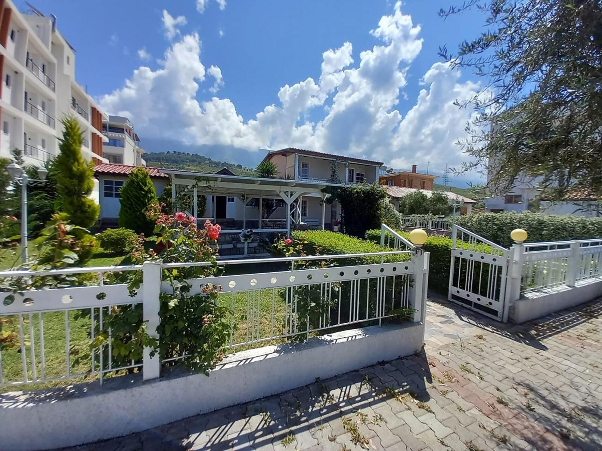 Nili Hotel Vlore Exterior photo